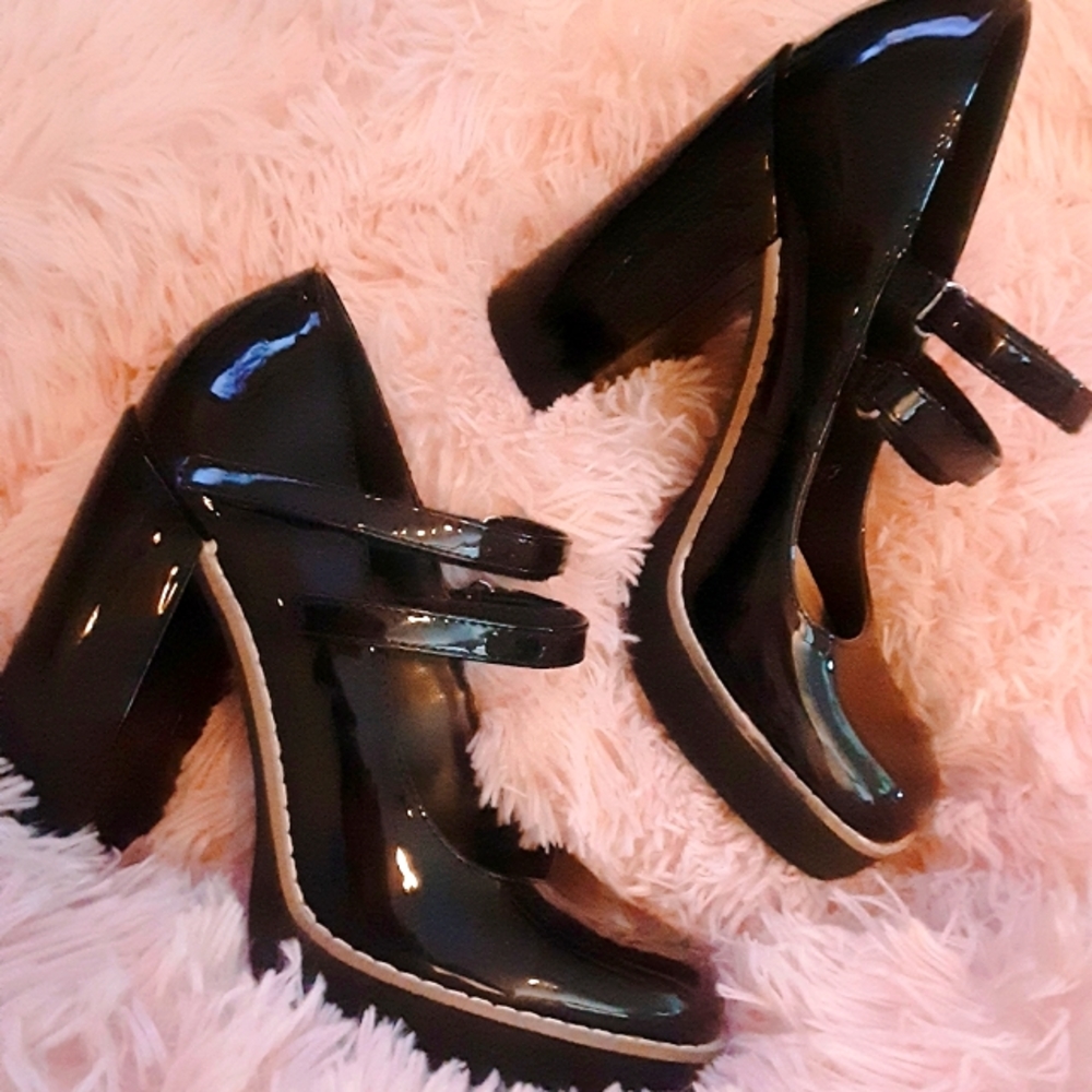 Steve Madden "Twice" Mary Jane Pumps - Size 7.5 Gently used condition/Like new!